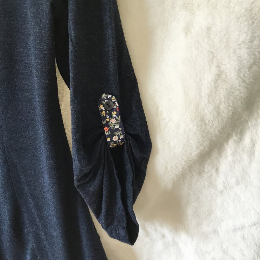 Chic Navy Blue V-Neck Top with Ruffle Detail - Picture 4 of 10